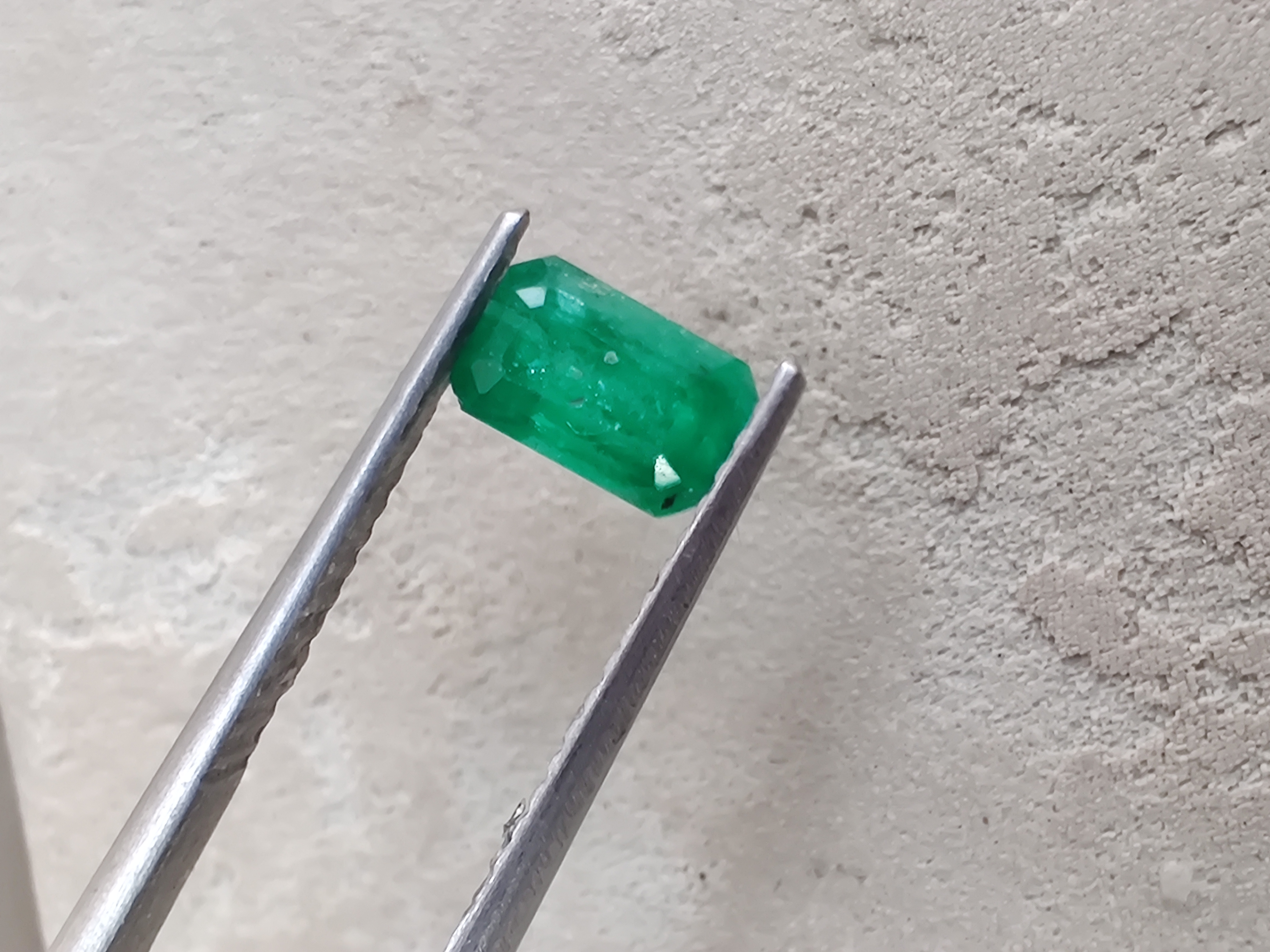 Natural Swat Emerald 1.00 ct view 2