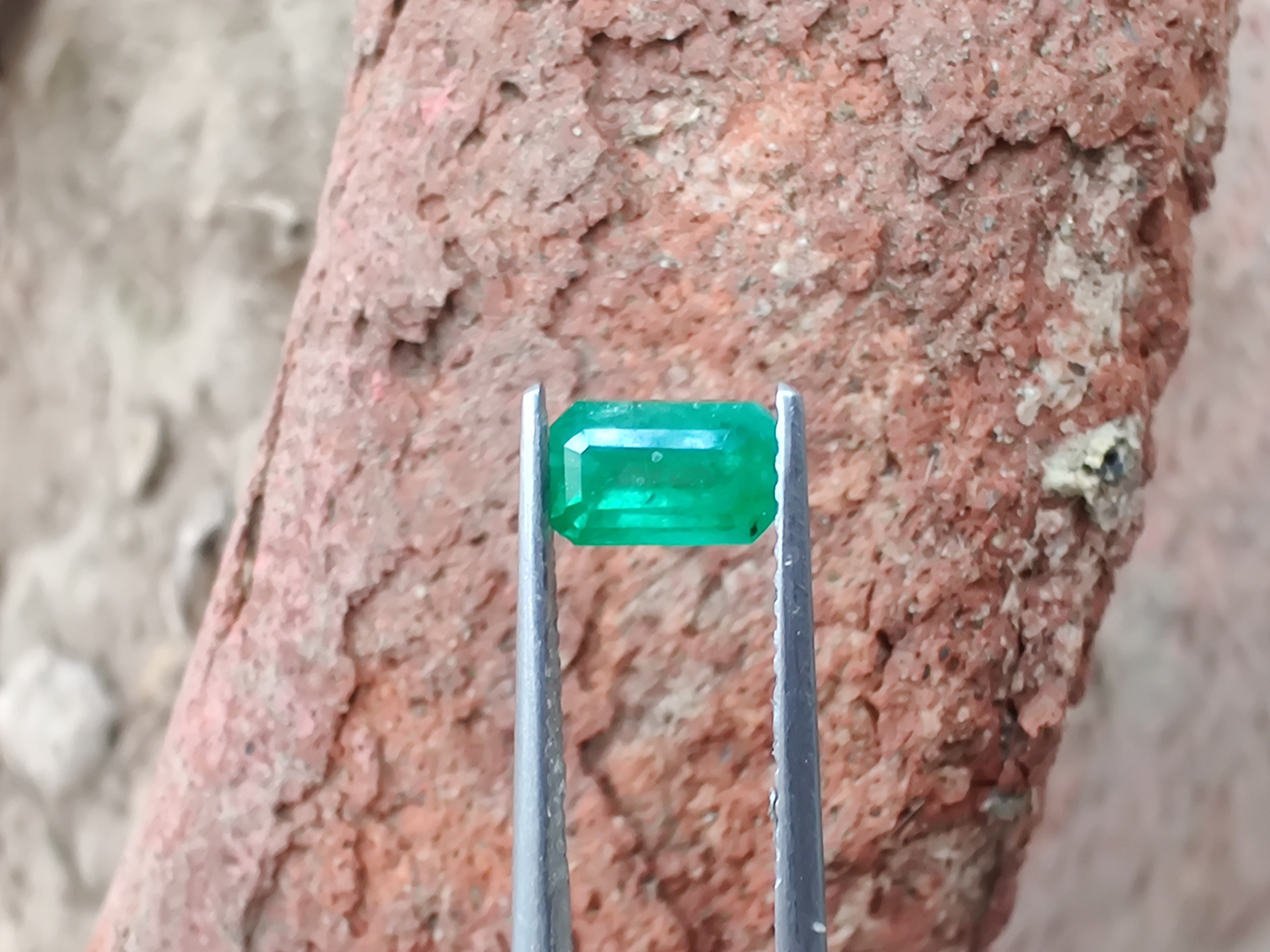 Natural Swat Emerald 1.00 ct view 1